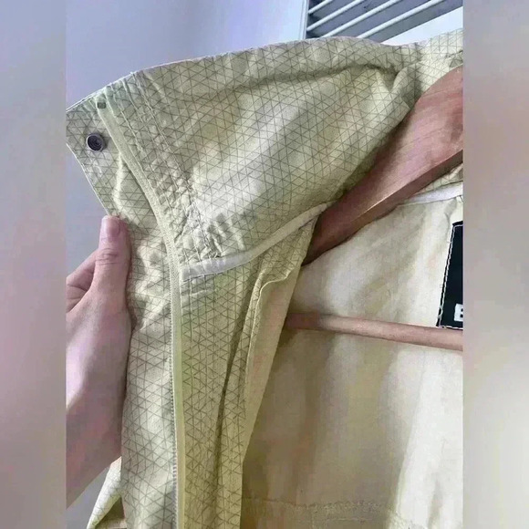 Bench Women’s Yellow Windbreaker Lightweight Camping Hiking Rain Jacket Small - Picture 12 of 13